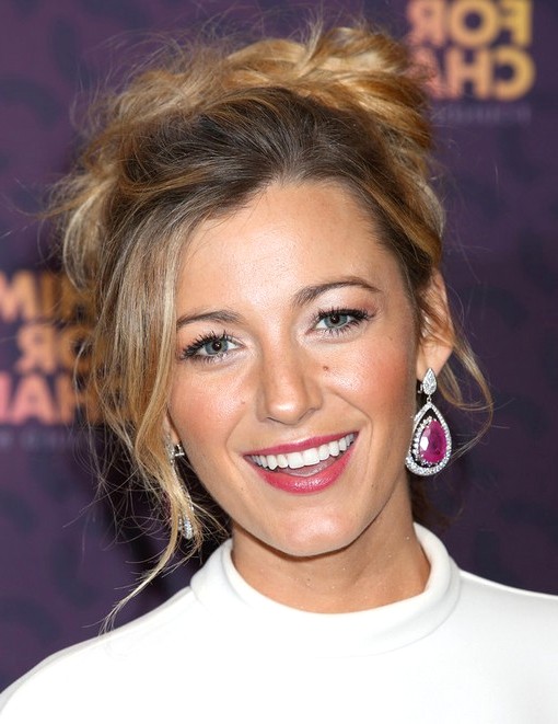 2014-Blake-Lively-Hairstyles--Messy-Updo