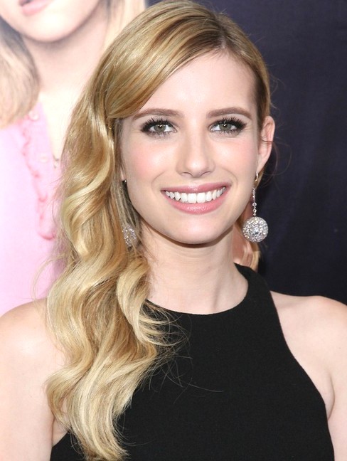 2014-Emma-Roberts-Hairstyles-Soft-Long-Wavy-Hair