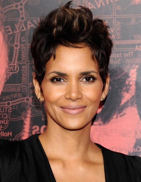 2014-Halle-Berry-Hairstyles-Short-Pixie-Haircut