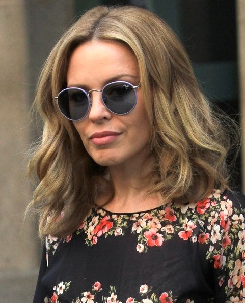 2014-Kylie-Minogue-Hairstyles-Casual-Medium-Hair-Cut