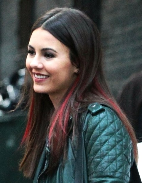 2014-Victoria-Justice-Hairstyles--Blunt-Long-Hair