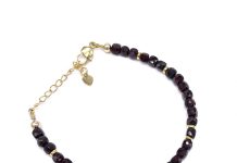 Гранат на запястье: как выбрать женские браслеты из граната и носить их с характером